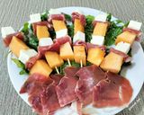 Foto del paso 6 de la receta: Brocheta de melón, jamón y mozzarella