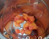 A picture of step 1 of Papaya Milkshake.