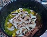 Foto del paso 13 de la receta: Pollo en salsa verde cremosa con champiñones laminados