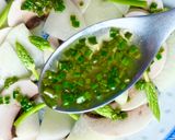 Hình bước làm 4 của món 🌱 Salad Su Hào, Nấm & Măng Tây Rừng Sốt Hành Tăm