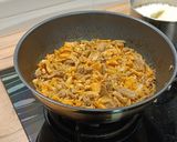 Foto del paso 8 de la receta: Wok de lomo de cerdo con piña en salsa de cítricos al achiote