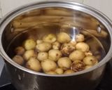 Foto langkah ke 1 dari resep Butter Garlic Baby Potatoes.
