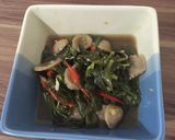 Foto langkah ke 5 dari resep Tumis bakso plus daun ginseng.
