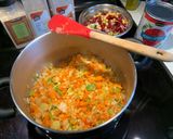 Une image de l'étape 1 de Soupe aux légumineuses style minestrone.