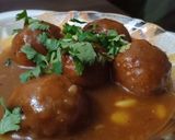 A picture of step 3 of Bread corn balls with gravy.