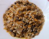 Foto del passaggio 9 della ricetta Minestra di Riso e Funghi con Scarti di Verdure