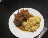Foto del paso 9 de la receta: Pollo a la naranja con cama de cebolla y morrón, con puré de papa y batata
