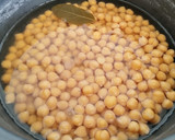 Foto del paso 1 de la receta: Garbanzos con sepia y langostinos