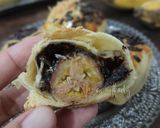 Foto langkah ke 7 dari resep Bolen Pisang Cokelat Keju.