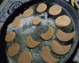 Foto del paso 3 de la receta: Galletitas con esencia de frutilla !