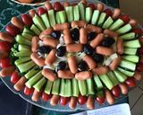 Une image de l'étape 6 de Salade composée aux légumes d été et saucisses cocktail.