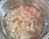 A picture of step 4 of Katsuo-dashi: Japanese traditional fish stock.