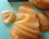 Une image de l'étape 1 de 🍈 Carpaccio de Melon au Thym.