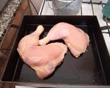 Foto del paso 1 de la receta: Muslos de pollo en salsa de cebollas 🧅