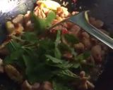 รูปขั้นตอนการทำที่ 6 ของ กะเพราไก่ ใส่ข้าวโพดอ่อน
