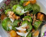 Foto langkah ke 6 dari resep Sayur Bening Oyong dan Wortel.