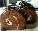 Foto langkah ke 7 dari resep Swiss roll/bolu gulung coklat simpel.
