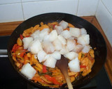 Foto del paso 5 de la receta: Bacalao salteado con nísperos