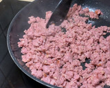 Foto del paso 2 de la receta: Lasaña cremosa de salchichas frescas deconstruidas