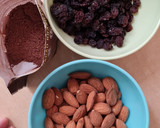 Foto del paso 1 de la receta: Bolitas de chocolate saludables 3 ing. 🍫 Ideal para hacer con infantes 🧒🏽 ♥️ 👧🏽 Sin azúcares agregados
