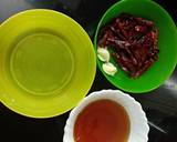 A picture of step 1 of Thai Honey Chilli Sauce.