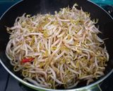 Foto langkah ke 2 dari resep Tumis Tauge Cumi Asin.