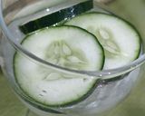 Foto del paso 3 de la receta: Gin tonic con pepino