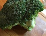 Brokkoli krémleves mandulával recept fázis 2 fotója