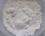 Foto del passaggio 1 della ricetta Pizza con salmone,insalata,ricotta e pomodori