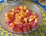 Une image de l'étape 8 de Salade de pomelos au melon, orange et vanille.