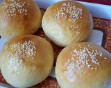 Foto langkah ke 8 dari resep Beef Burger (with homemade burger buns).