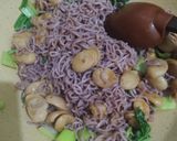 Foto langkah ke 3 dari resep 628. Mie Ubi Ungu Goreng Sosis.