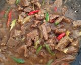 Foto langkah ke 7 dari resep Daging Sapi Lada Hitam.