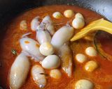 Foto langkah ke 4 dari resep Gulai cumi bunting telur puyuh.