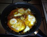 Foto del paso 2 de la receta Huevos, con chorizo y lomo de orza (matanza)