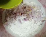 Gambar langkah 2 resipi Cucur Bawang Buat Lailer.