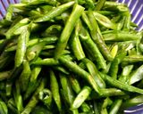 Foto langkah ke 2 dari resep Oseng Tempe Kacang Panjang Kecap Pedas.