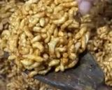 A picture of step 5 of Murmuray ke ladoo.