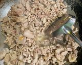 รูปขั้นตอนการทำที่ 2 ของ หมูผัดกระเทียมพริกไทย