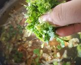 A picture of step 6 of Hot and sour vegetable soup.