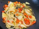 Udang-cumi masak saos Padang