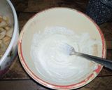 A picture of step 2 of Creamy fruits chat.