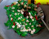 Foto langkah ke 3 dari resep Oseng Tempe Bunga Bawang.