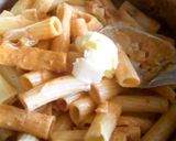A picture of step 7 of Creamy garlic pasta.
