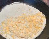 墨西哥卡薩迪亞（Quesadilla) 蛋素起司無油烘餅的食譜步驟5照片