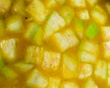 Foto langkah ke 2 dari resep Labu Air Kuah Kuning dengan Lontong.