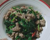 รูปขั้นตอนการทำที่ 5 ของ ผัดผักเคลหมูสับ