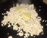 A picture of step 2 of Tawa chicken with onion.