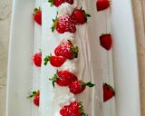 Foto del passaggio 7 della ricetta Rotolo di panna e fragole