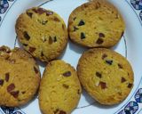 A picture of step 5 of Tutti frutti or Karachi biscuits.